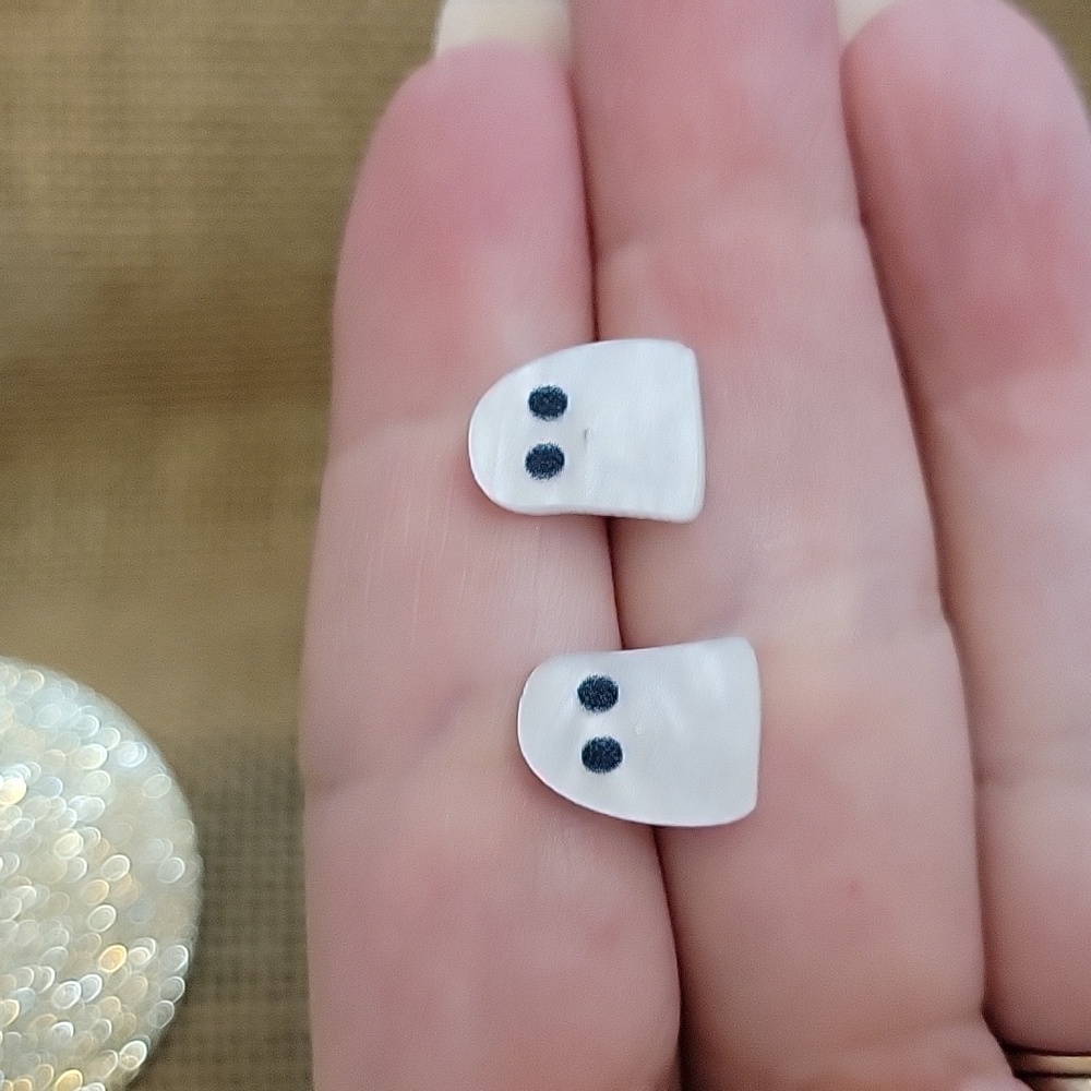 🔥LAST PAIR🔥 PEARLY GHOST STUD EARRINGS